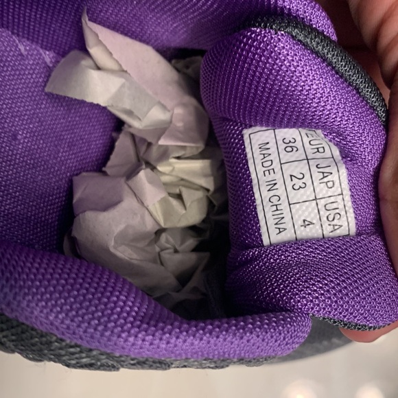 Hiking shoes - Picture 7 of 9